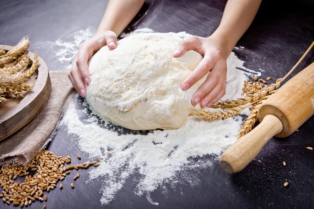 Produção de pães artesanais.