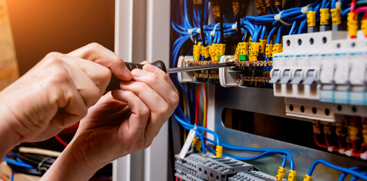 Serviços de eletricista.